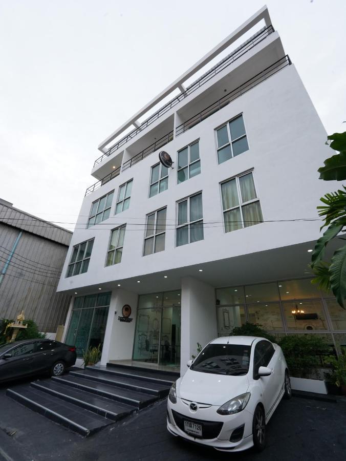 Roomquest Bangkok Sukhumvit 50 Exterior photo
